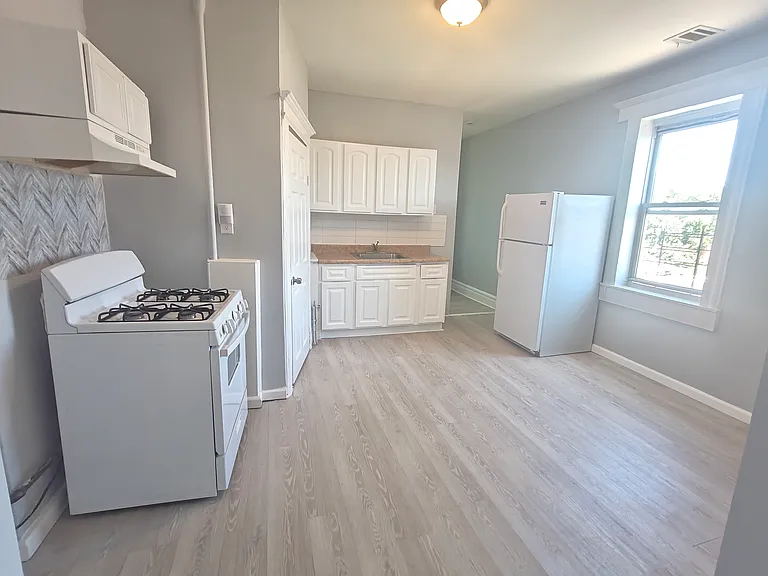 319 Coit St #6A — Photo 3