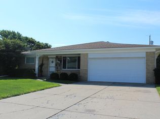 8360 Potomac Ave, Center Line, MI 48015