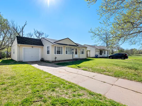 2116 S Edgemoor St, Wichita, KS 67218