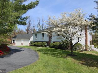 15 Sandy Hill Rd, Hummelstown, PA 17036