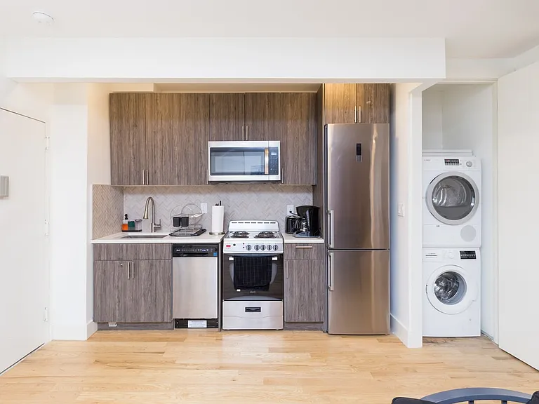 2038 5th Ave #1B — Photo 1
