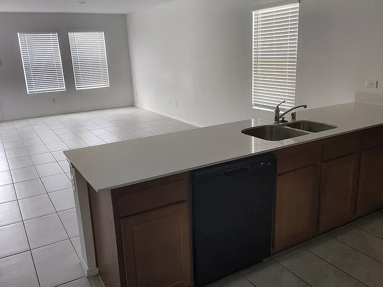 142 Plumcove Dr — Photo 6