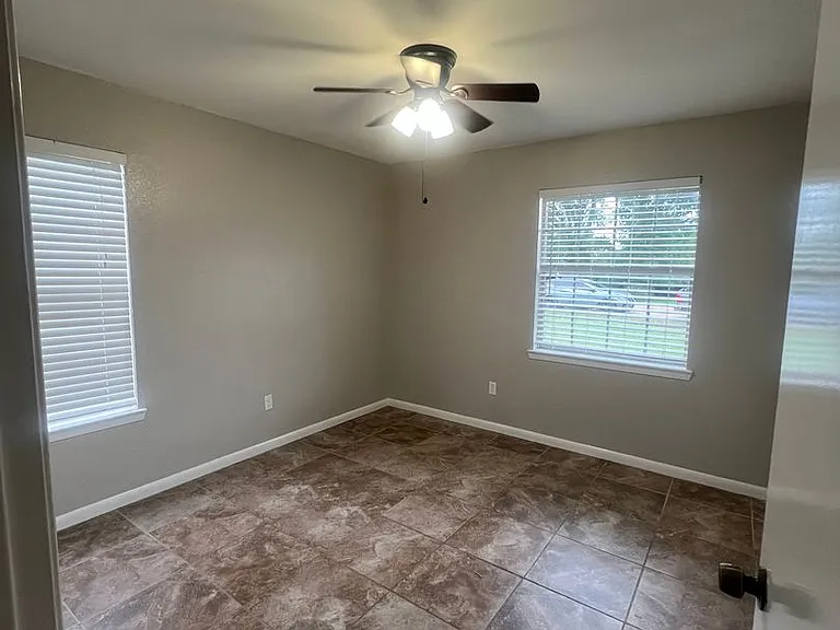 213 Cindy Ann St — Photo 8