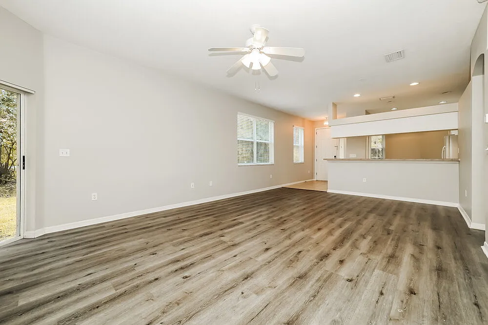 3 bed, 2.0 bath, 1345 sqft, $2,190 — Photo 4
