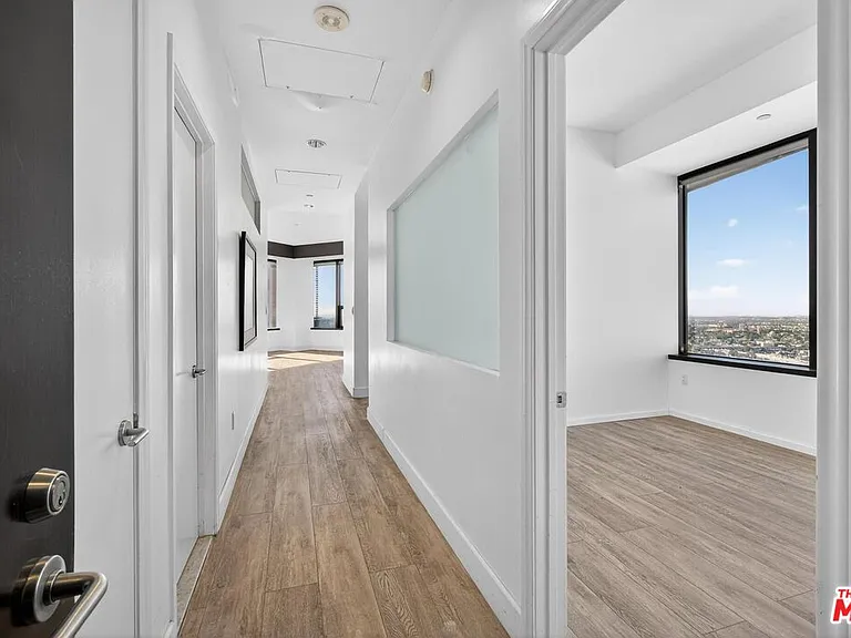 1100 Wilshire Blvd #2811 — Photo 4