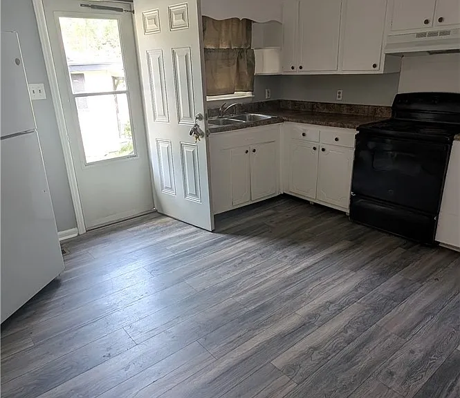 224 Irene St — Photo 6