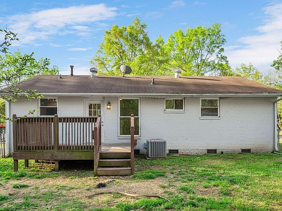 4th image of 2314 Dandridge Dr