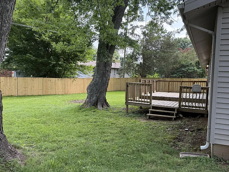 Catalpa Dr — Photo 13