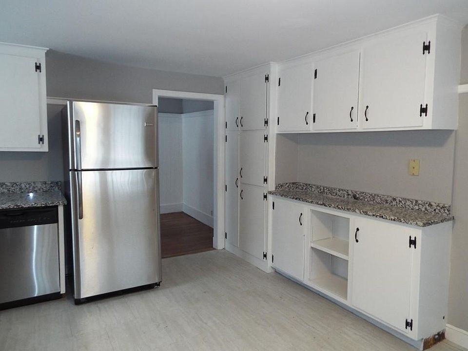 2nd image of 208 Union St