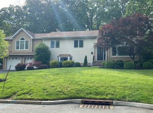 33 Exeter St, Morris Plains, NJ 07950