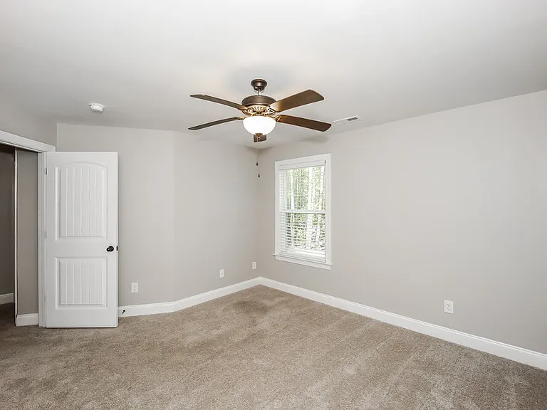 102 Peyton Ct — Photo 14