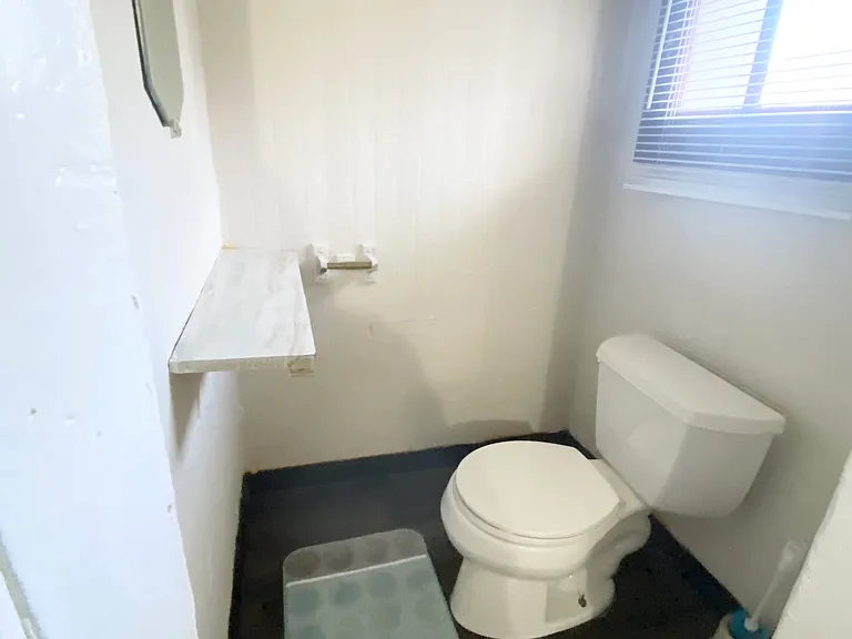 901 Queen St #1F — Photo 3