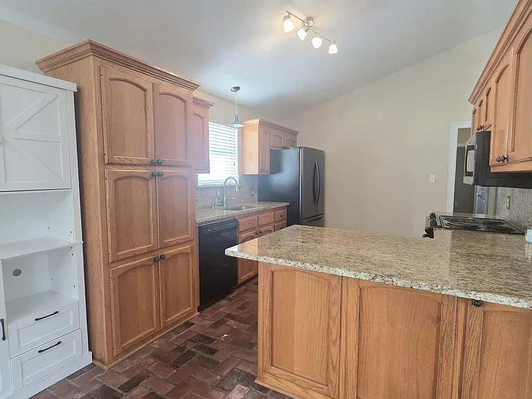 17656 Chasefield Ave — Photo 5