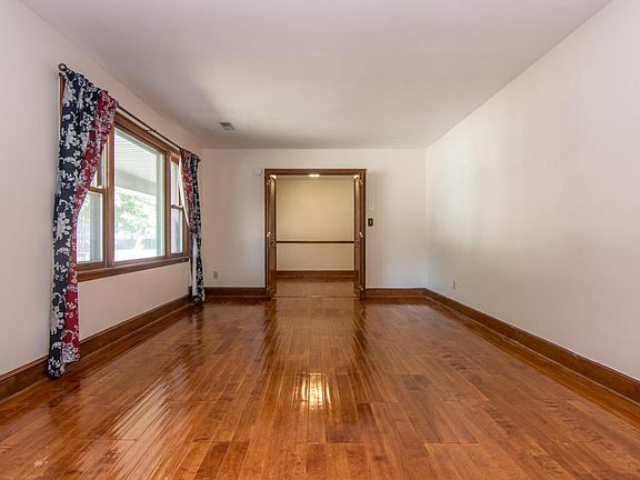 3rd image of 4702 Arcadia Dr NW