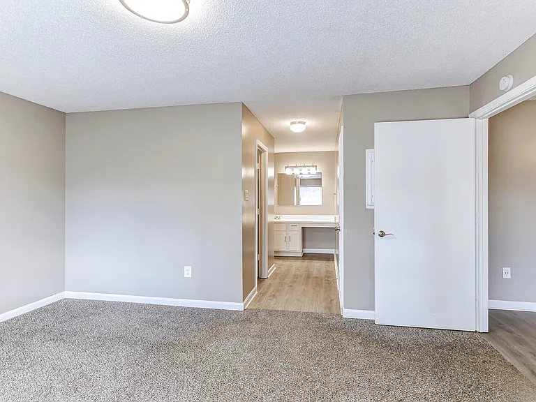 The Waverly Apartments — Photo 24