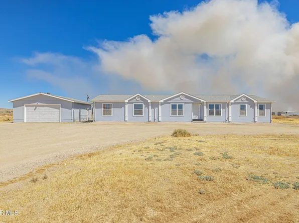 2084 50th St W, Rosamond, CA 93560