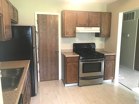3rd image of 609 Fairbanks Ct Unit X1