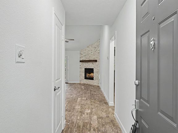 4th image of 14 Summer Crest Cir