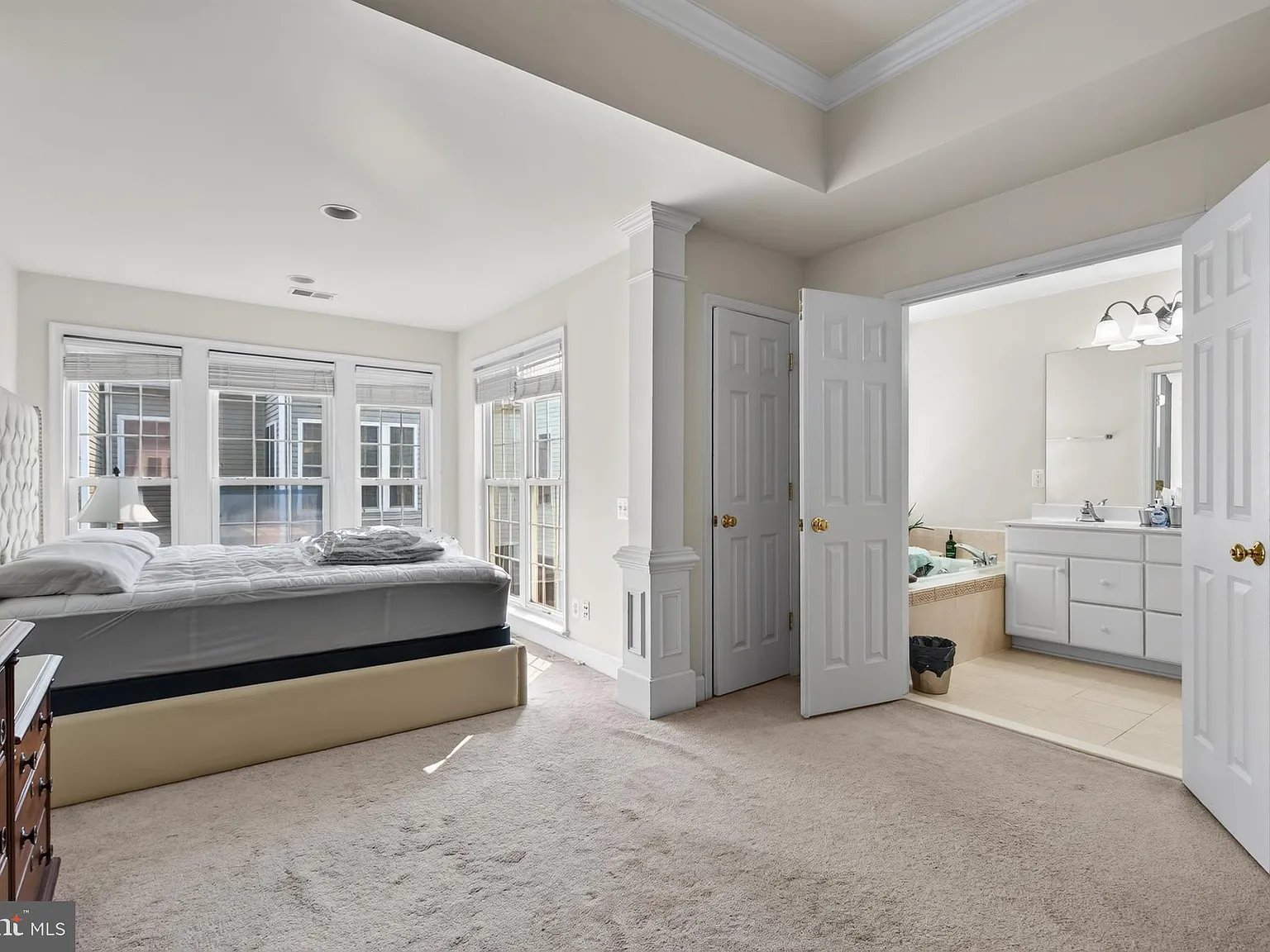 4 bed, 3.5 bath, 1660 sqft, $3,200 — Photo 3