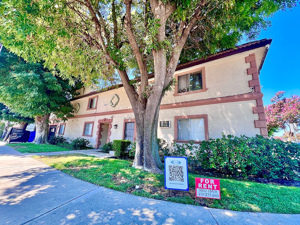 1st image of 7355 Woodley Ave #14