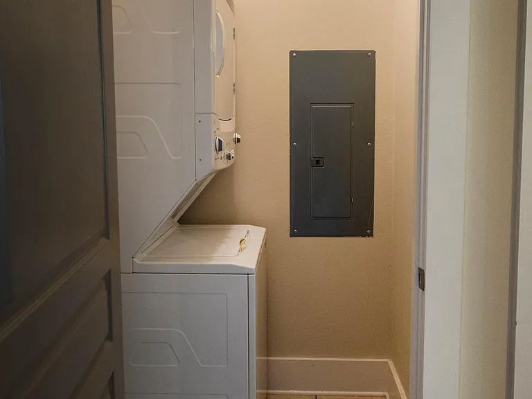 1950 Harkrider St #9 — Photo 12