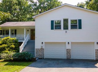 24 Mollys Way, Poughkeepsie, NY 12601