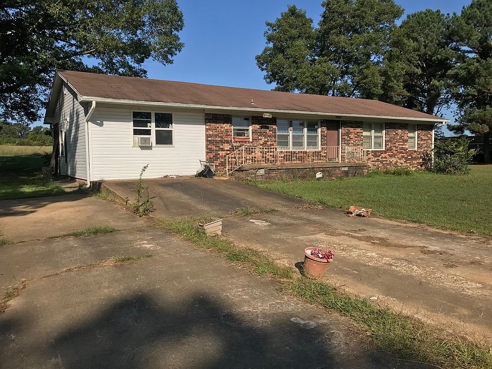 2nd image of 262 Country Club Rd