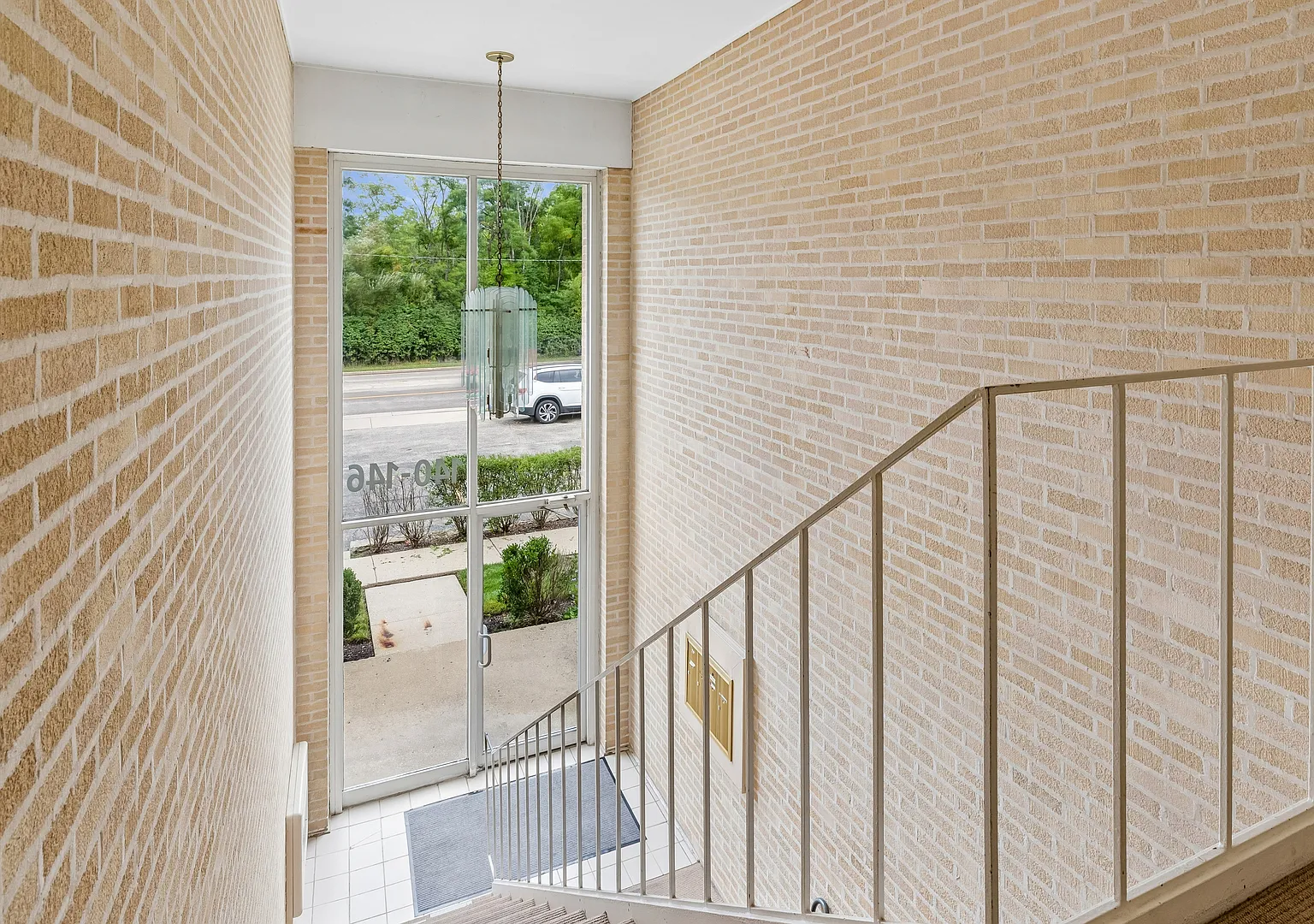 2 bed, 1000 sqft, $2,300 — Photo 2