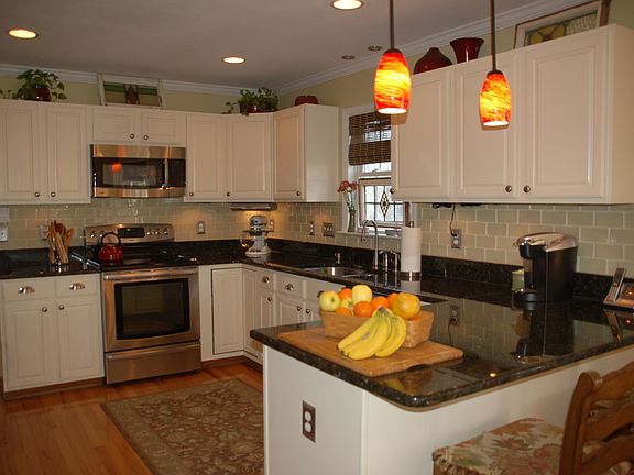 Gorgeous Kitchen with Granite and Recessed Lighting