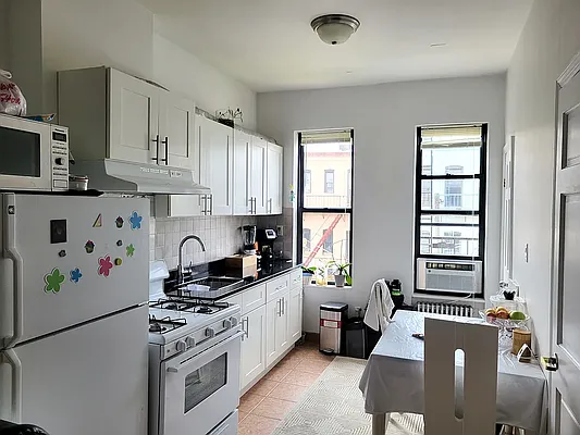 Rented by MCR Realty | media 2