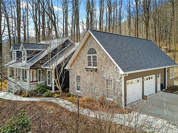3rd image of 219 Catawba Drive