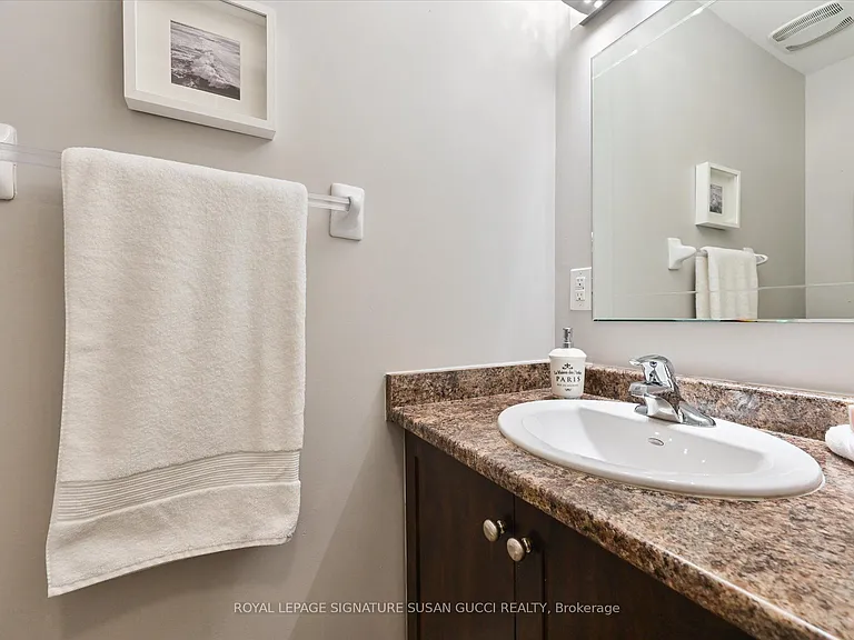 2833 Saint Clair Ave E — Photo 12