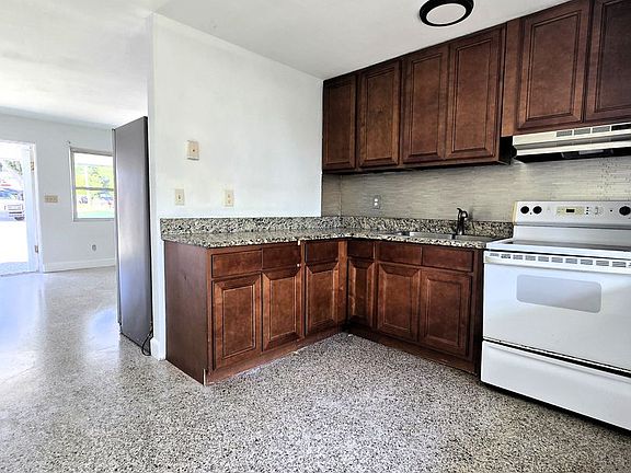 5th image of 1703 Edgewater Dr #1701
