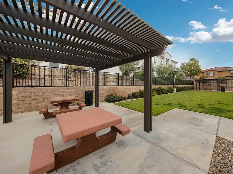 1018 Shiba Ct — Photo 33