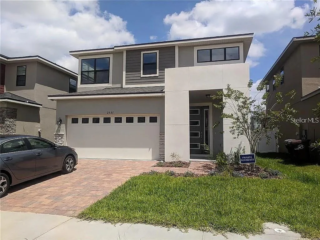 4 bed, 2.5 bath, 2521 sqft, $3,200 — Photo 2