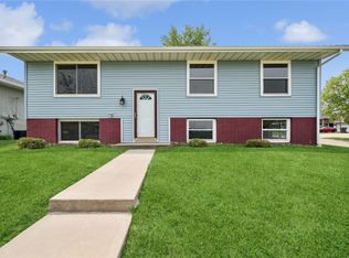 4849 Fruitwood Ln NW, Cedar Rapids, IA 52405