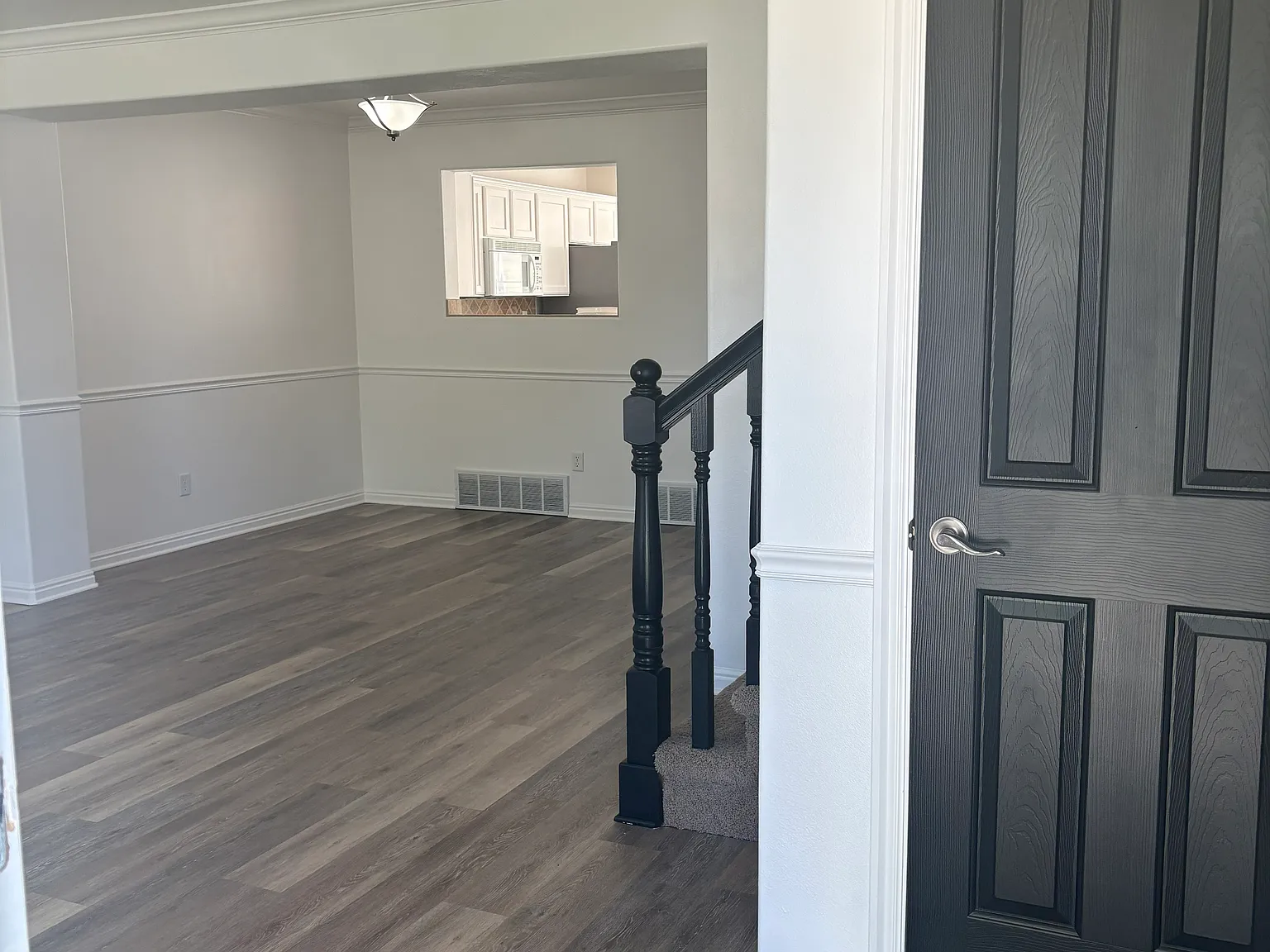 3 bed, 1.5 bath, 1368 sqft, $1,650 — Photo 2