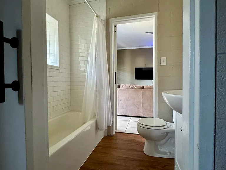 402 S Holly St #J — Photo 7