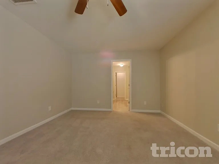 1042 Sutherland Dr — Photo 5