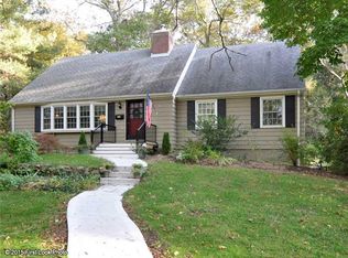 301 Oakwoods Dr, South Kingstown, RI 02879
