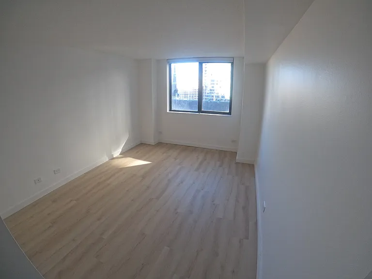 33 W Delaware Pl #11B — Photo 7