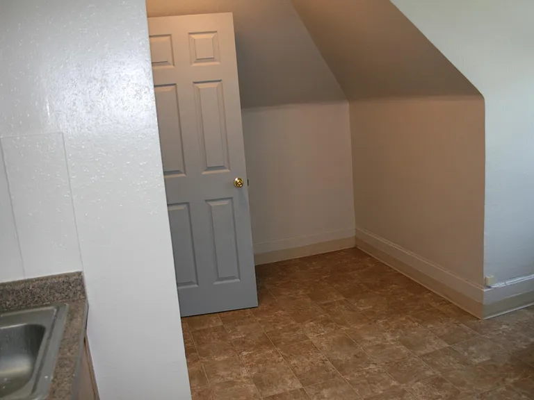 324 11th St N #8 — Photo 8