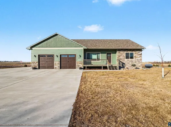 1313 S Lynn Ave, Montrose, SD 57048