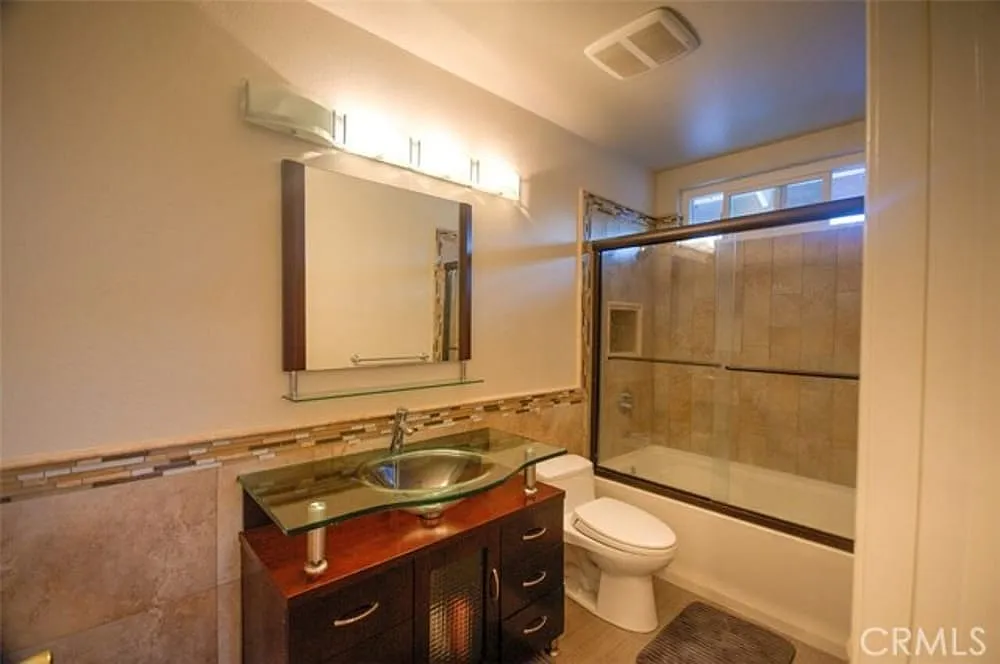 4 bed, 2.5 bath, 2318 sqft, $5,900 — Photo 4