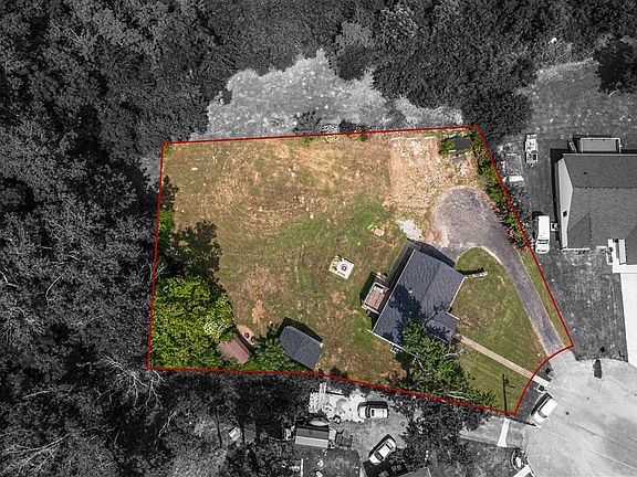 4th image of 135 Meadowbrook Ct