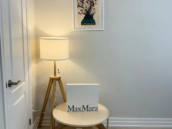 2910 Keele St #1, Toronto, ON M3M 2H1