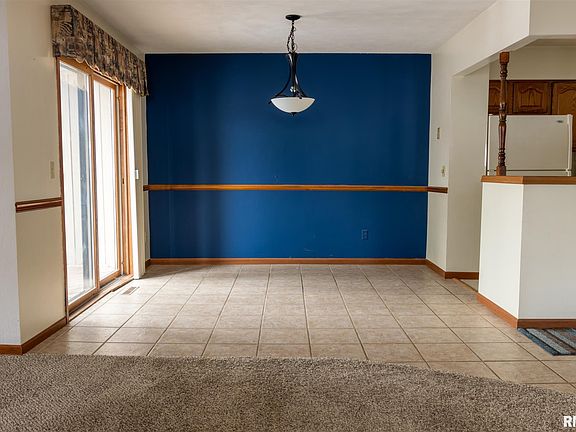 3rd image of 831 47th Ave