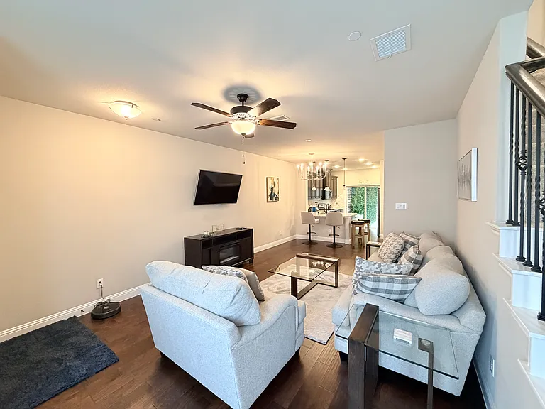 305 Tottenham Ct — Photo 8