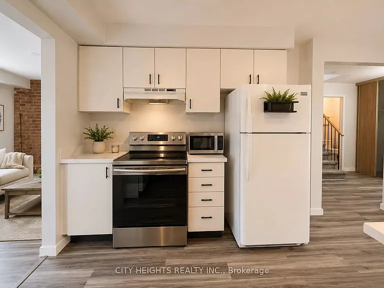 164 Daniels Cres — Photo 4