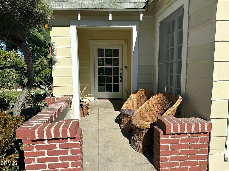 2122 Navarro Ave — Photo 4